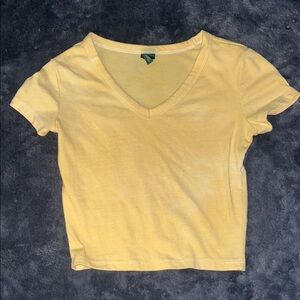WILD FABLE XXS Yellow Short Sleeved V-Neck Crop Top